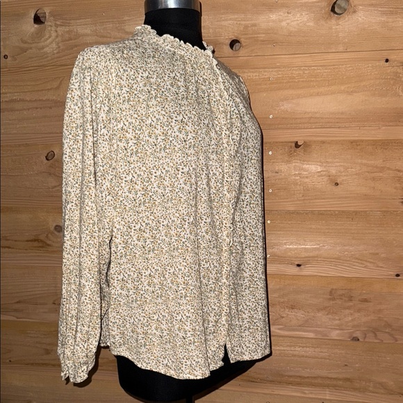 Floral Cream Women's Top ruffled neckline , wrists & button front cottagecore - Picture 2 of 14